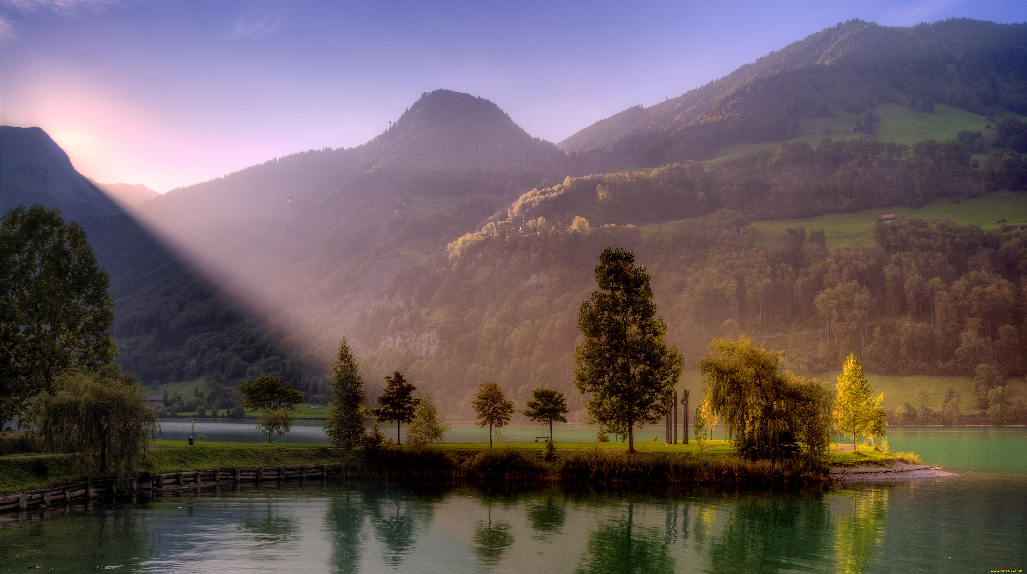 Обои стола 1366. 8k Долина река горы лес. Швейцария манзаралари. Швейцария табиати. Природа.